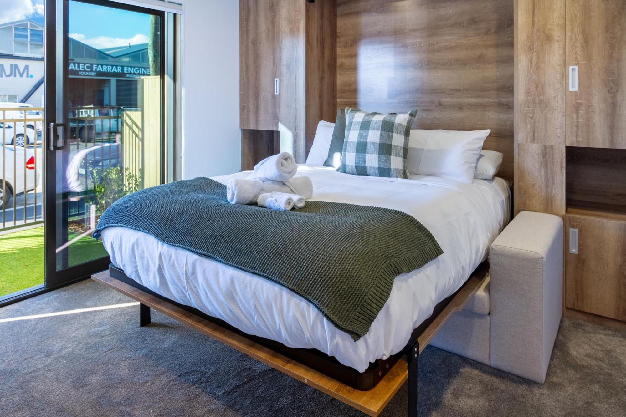Single Level Studio Escape On Wilmer St - Central Крайстчърч Екстериор снимка