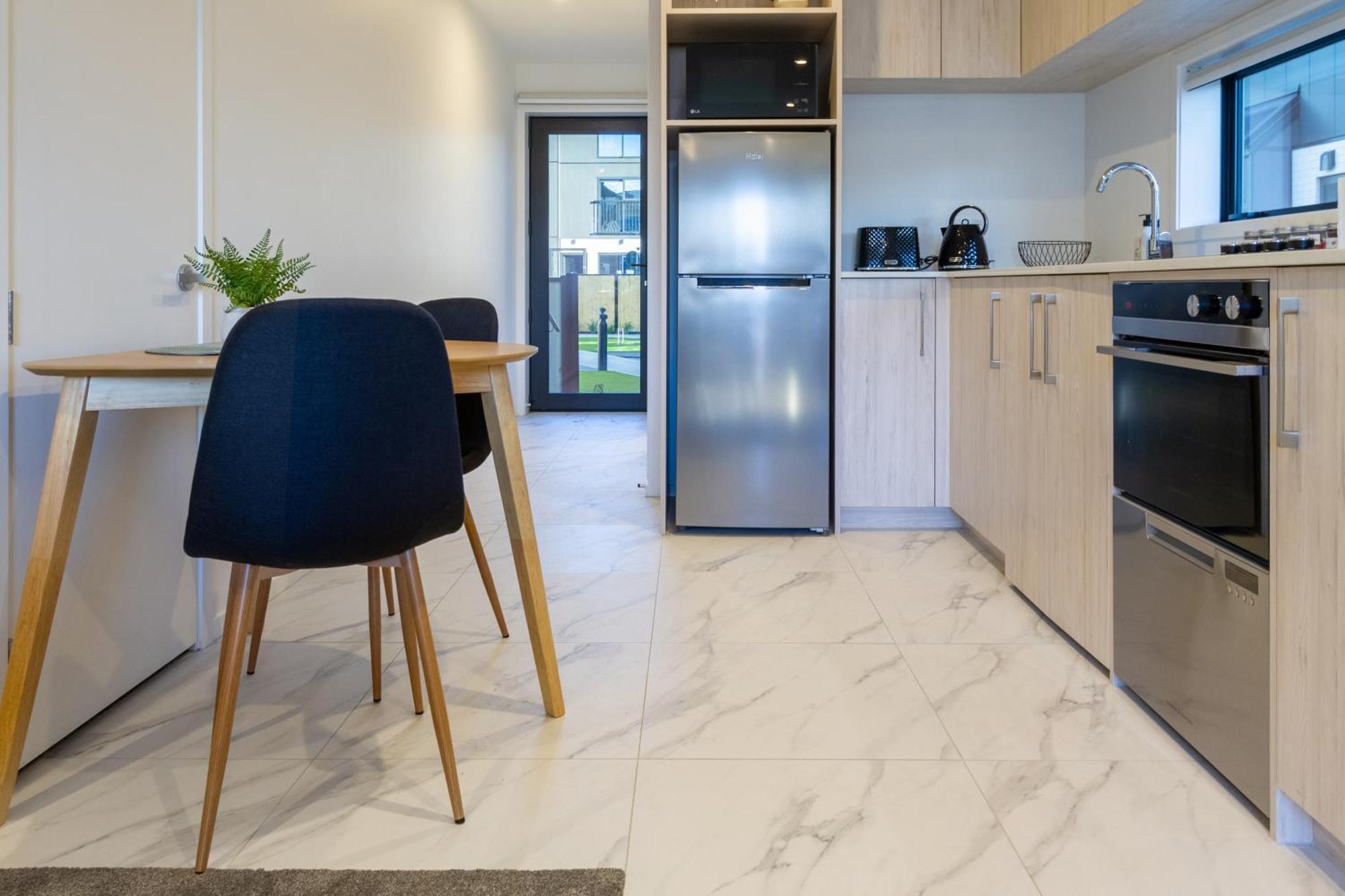 Single Level Studio Escape On Wilmer St - Central Крайстчърч Екстериор снимка