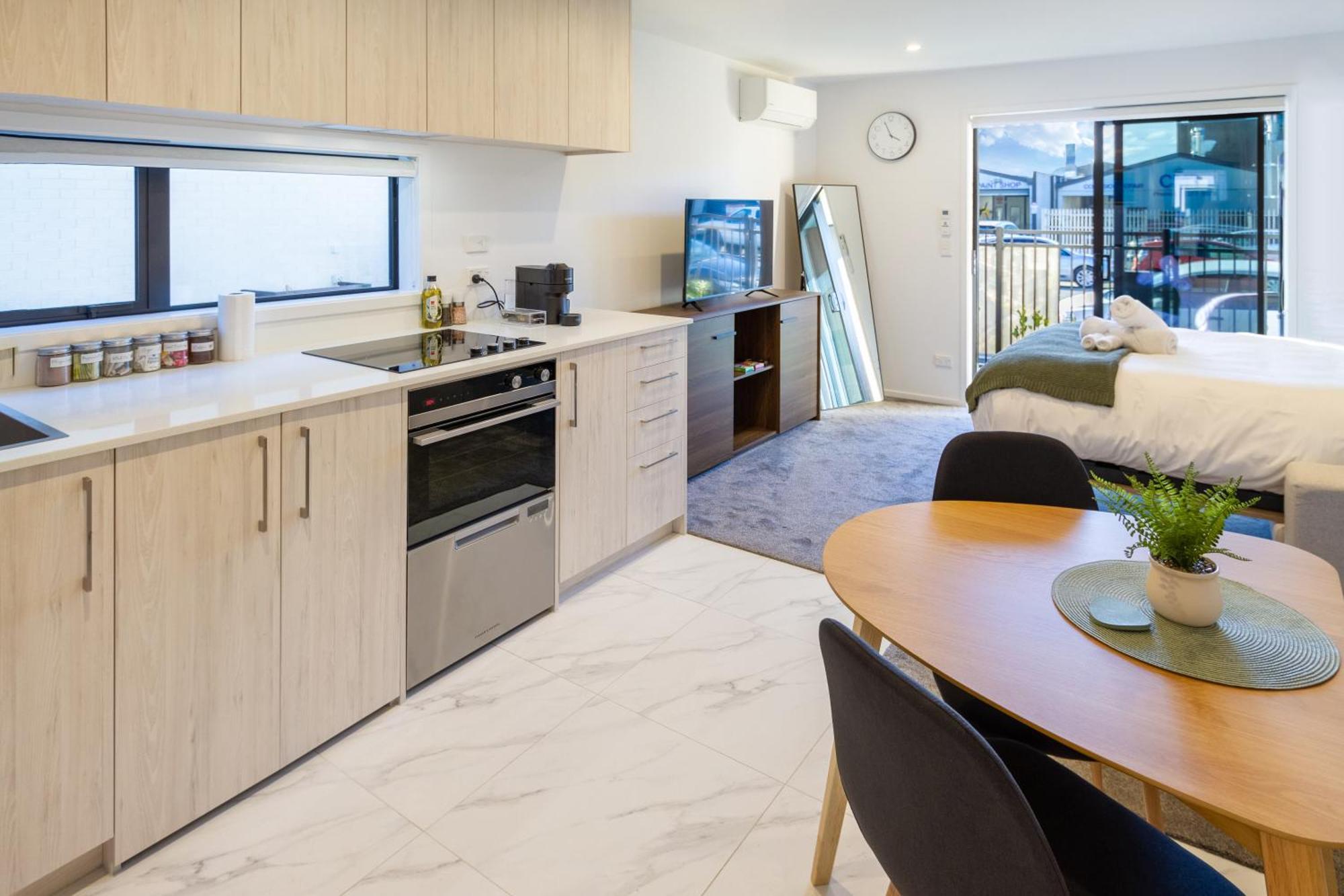 Single Level Studio Escape On Wilmer St - Central Крайстчърч Екстериор снимка