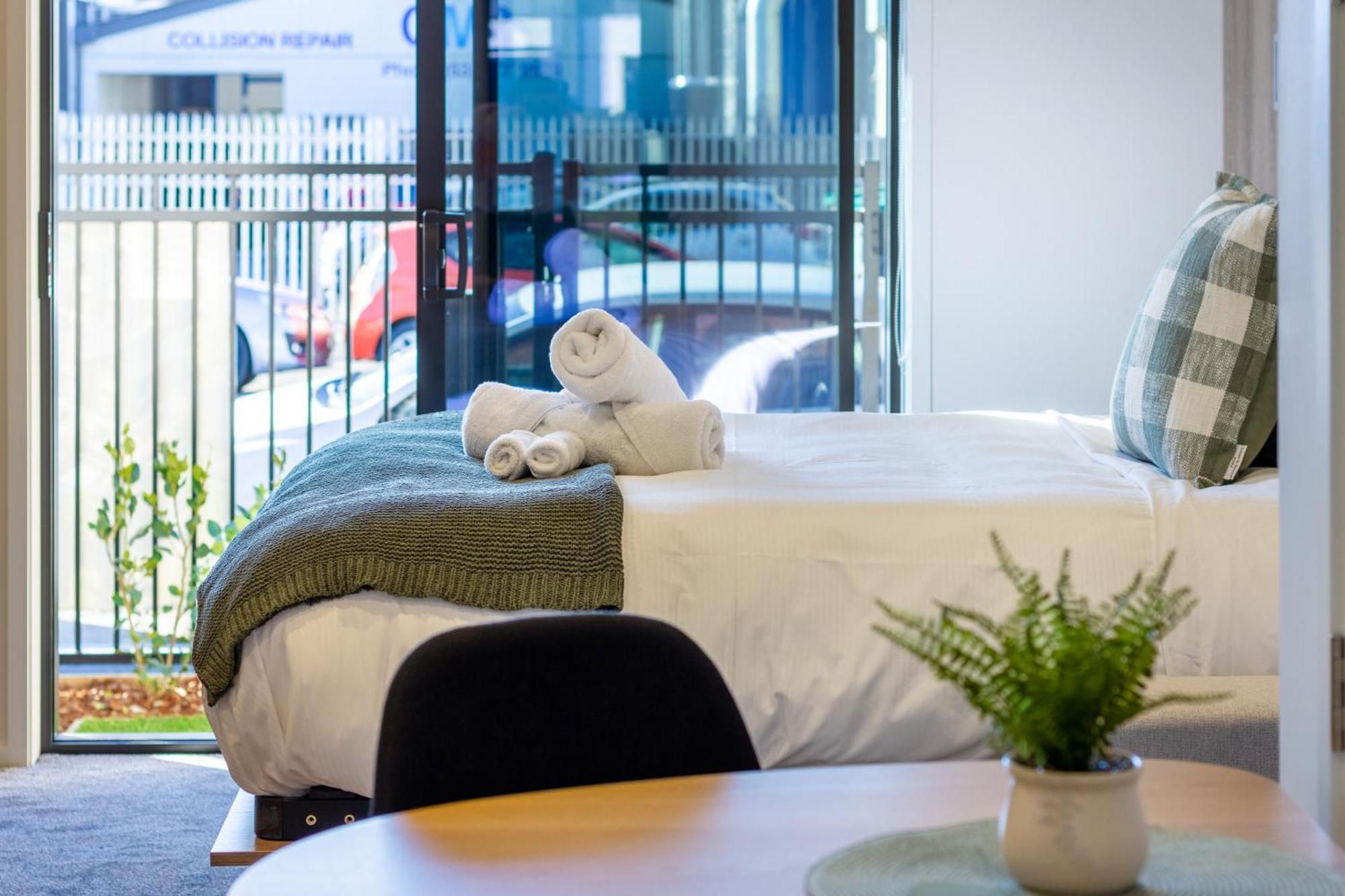Single Level Studio Escape On Wilmer St - Central Крайстчърч Екстериор снимка
