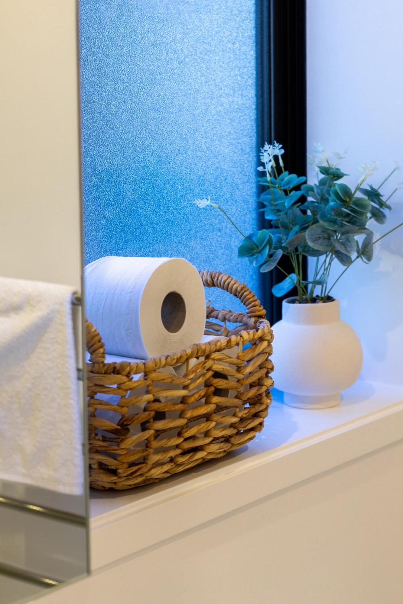 Single Level Studio Escape On Wilmer St - Central Крайстчърч Екстериор снимка